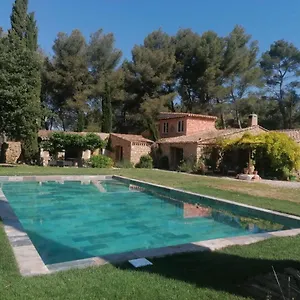 https://le-mas-des-escans.fr-provencehotel.com
